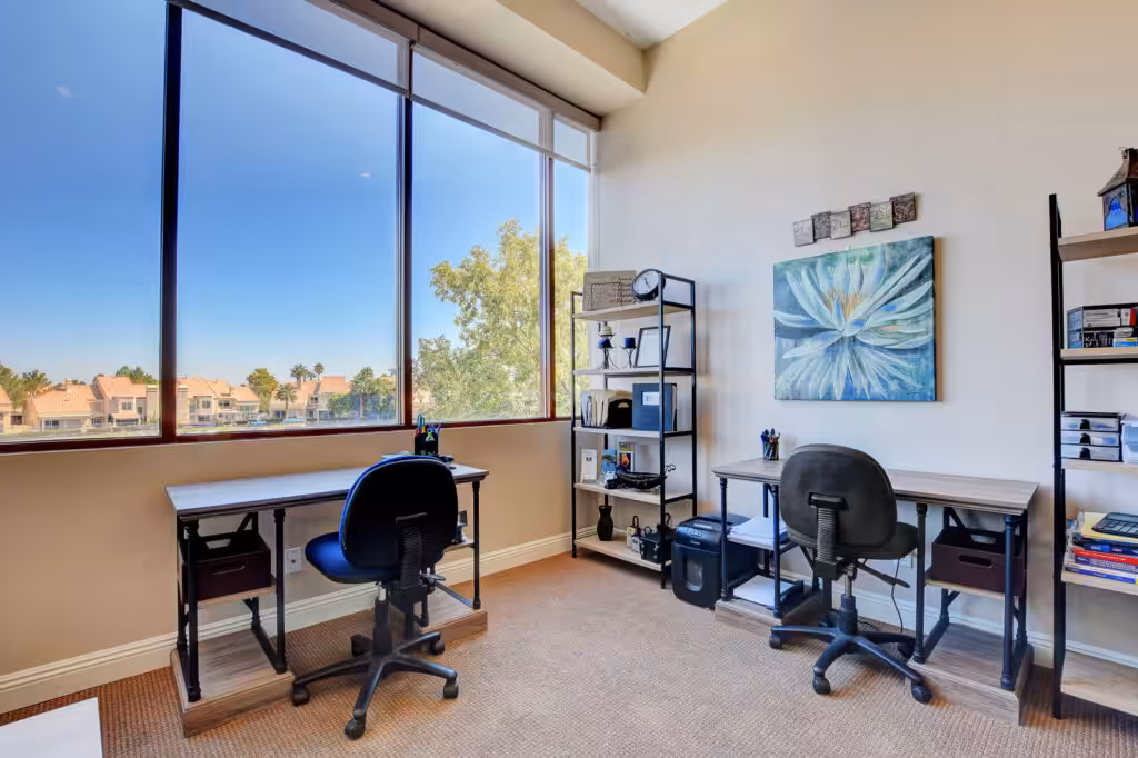 Office space that can be rented out. Proper workspace accommodation for two people with a view of the Lake